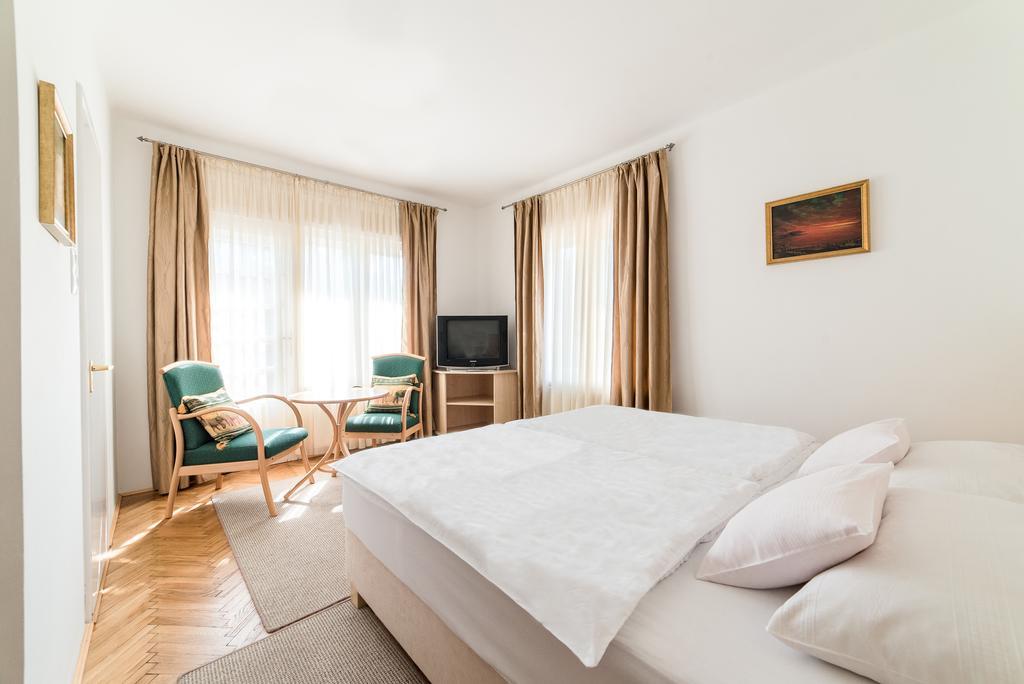 Forestine Guesthouse Heviz Bagian luar foto