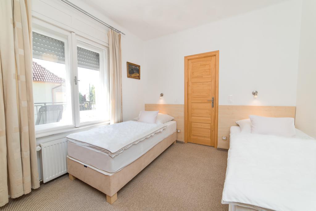 Forestine Guesthouse Heviz Bagian luar foto